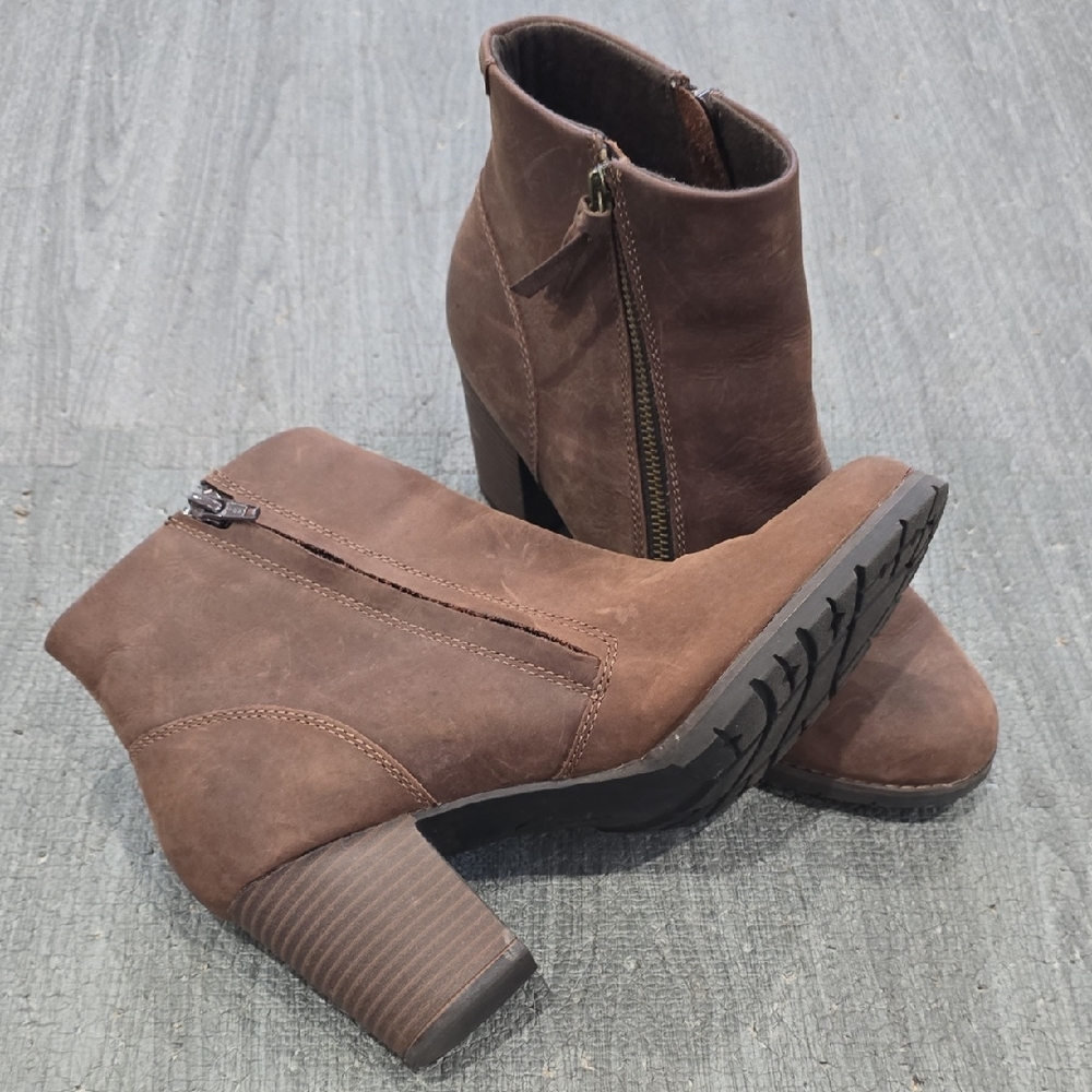 Clarks Chocolate Leather Ankle Boots Women's Size 9
